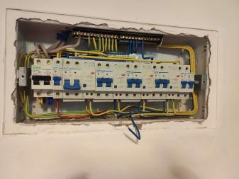 專業電工師傅上門服務 電路維修、安裝與改造一站式解決方案