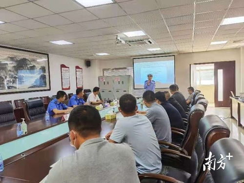 向 泥頭車 司機喊話 東莞交警組織開展交通安全培訓會