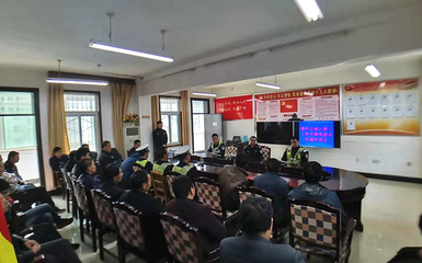 佛坪交警開展城區(qū)渣土車駕駛員約談培訓會